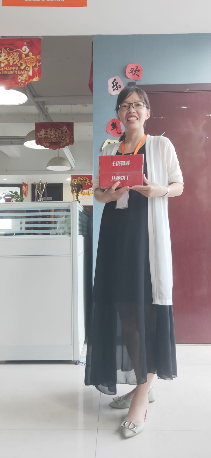 7.27恭喜拿到成果的两位美女获奖!(图1) maail.jpg